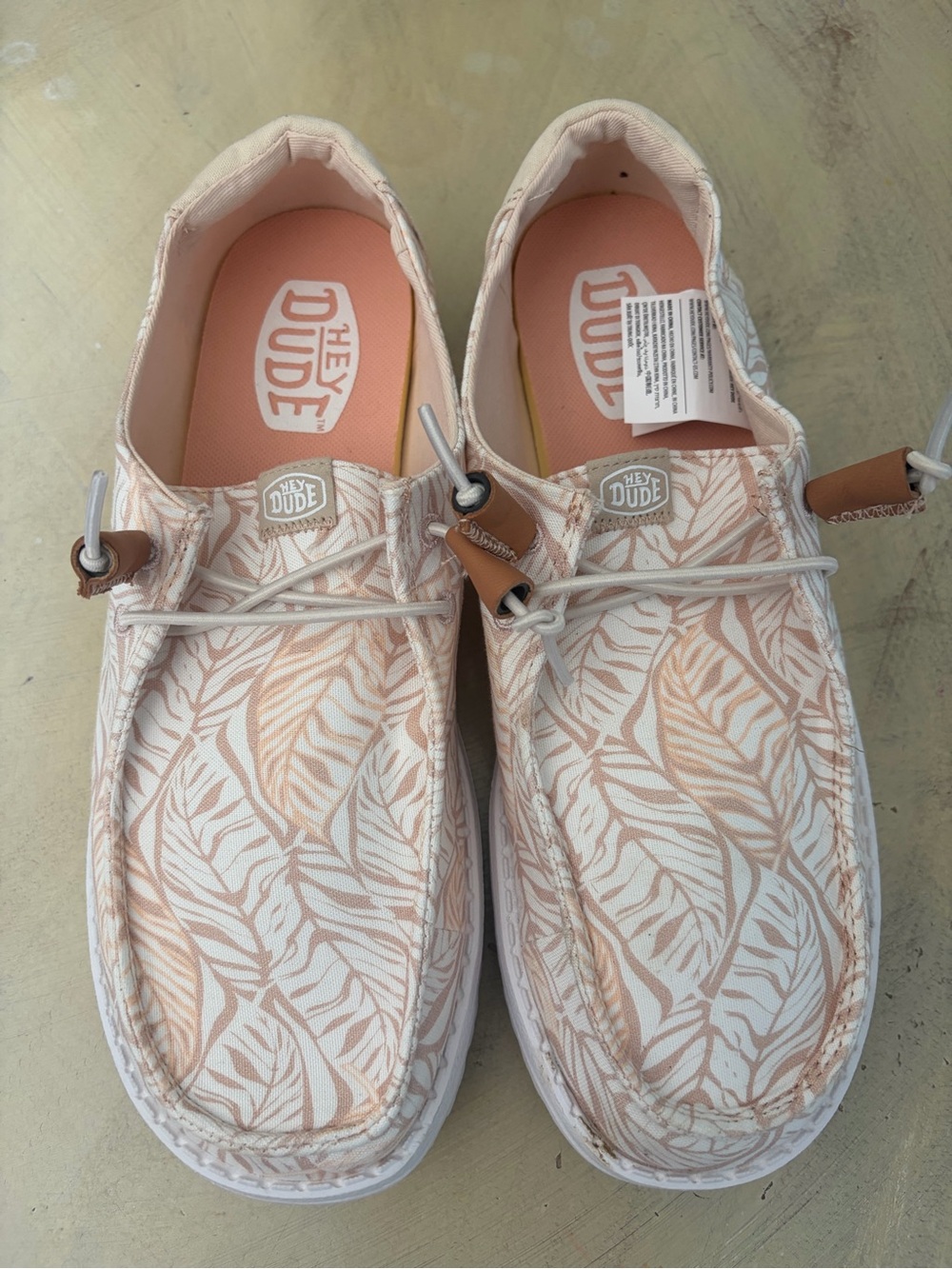 Hey Dude Womens Wendy Tropical Light Pink Size 10 US , Worn Once